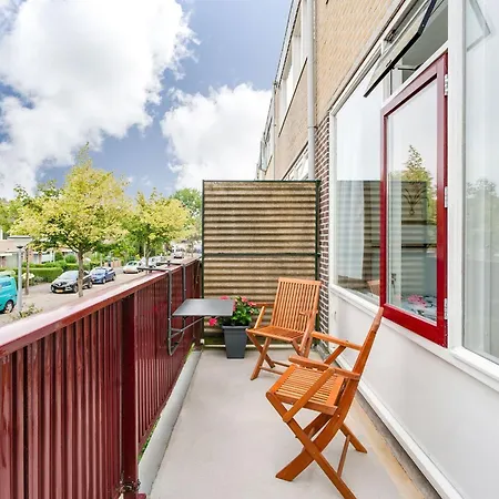 Cosy In With Balcony